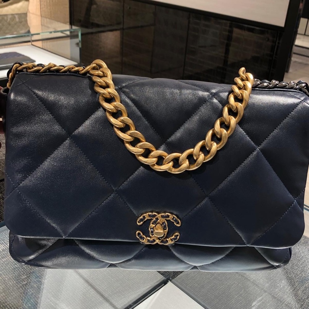 SOLD 🔥❌Chanel 19 maxi navy🔥🔥